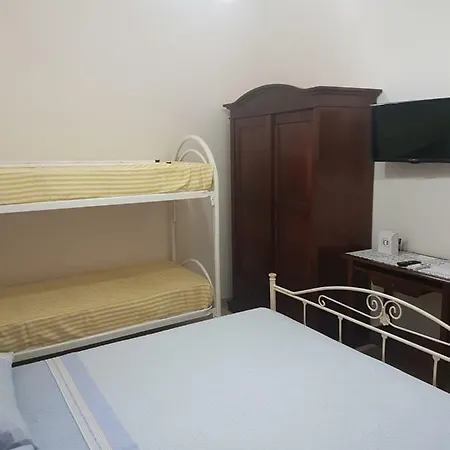 بيت ضيافة Casa Turistica Le Servite ماندوريا